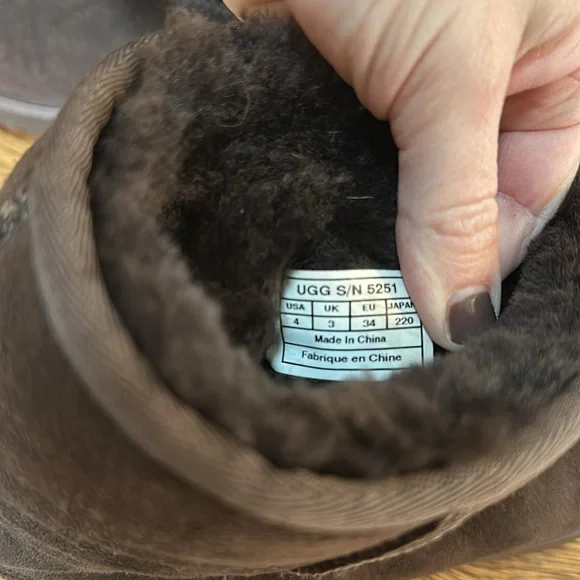 ugg dark brown classic mid shaft boots - used - Picture 8 of 9